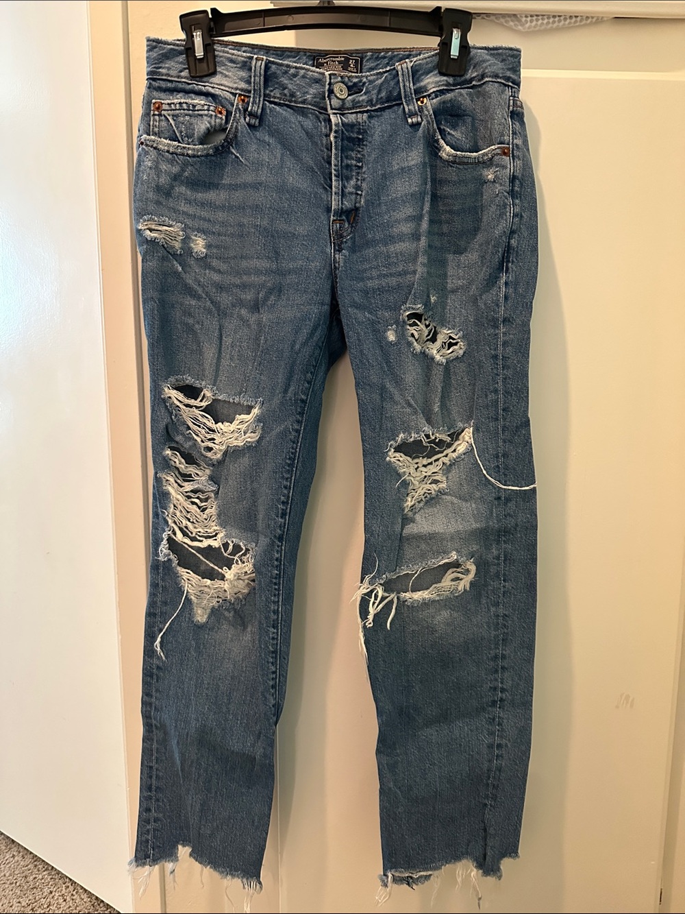 Abercrombie Women’s Boyfriend Fit Distressed Blue Denim Jeans - size 4 (size 27)